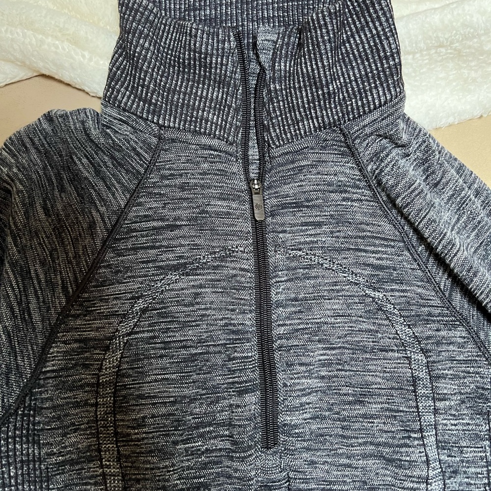 Lululemon half zip - Picture 5 of 6